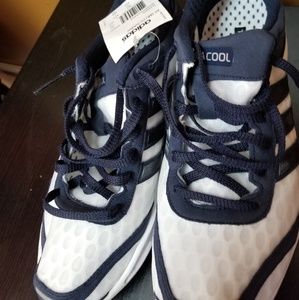 NWT ADIDAS men,s mesh running sneakers